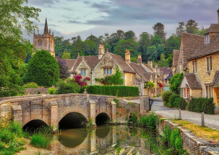 castle-combe-cotswolds-jigsaw-puzzle-1000-pieces.72677-1.fs.jpg