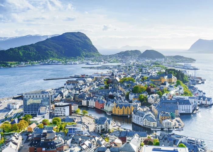 blik-over-lesund-jigsaw-puzzle-1000-pieces.62805-1.fs.jpg