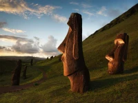 new-york-puzzle-company-rapa-nui-easter-island-jigsaw-puzzle-1000-pieces.85933-1.fs.jpg