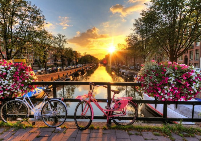 amsterdam-jigsaw-puzzle-1000-pieces_55265-1_fs.jpg