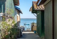 bluebird-puzzle-ruelle-entre-les-cabanes-ostreicoles-bassin-darcachon-jigsaw-puzzle-1000-pieces.93973-1.fs.jpg