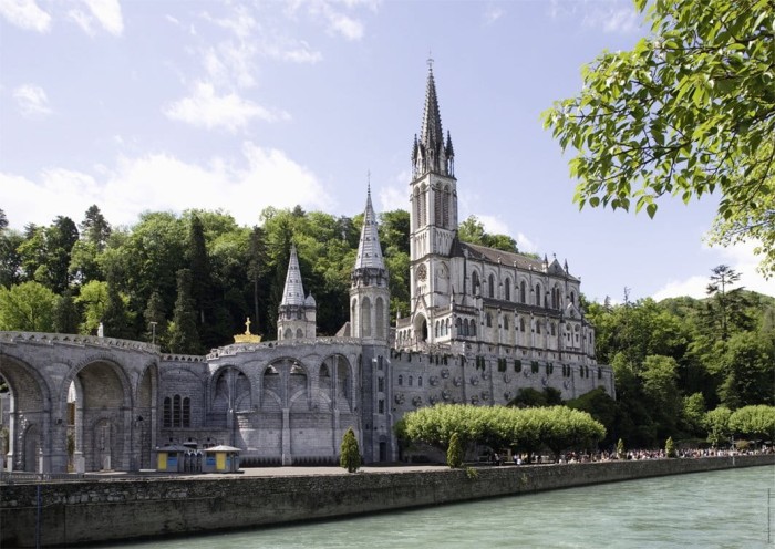 sanctuary-lourdes-france-jigsaw-puzzle-1500-pieces_62554-1_fs.jpg