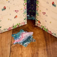 G9513_Advent_Calendar_Once_Upon_a_Christmas_Close_up.webp